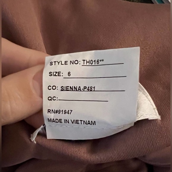 Thread Sleeveless V-Back Long Trumpet Gown - Picture 6 of 8